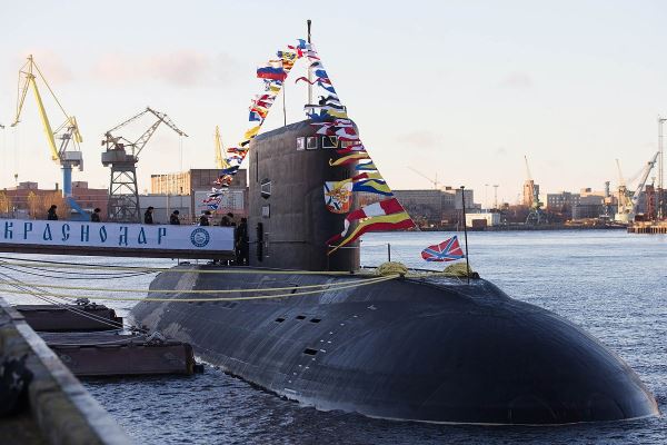 «НАТО отреагировала немедленно». Британский флот перехватил российскую подлодку у берегов Франции. Что об этом известно?